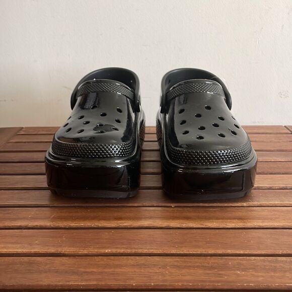 NWT CROCS Stomp High-Shine Platform Clogs Black Women 6 Men 4 - Picture 5 of 10